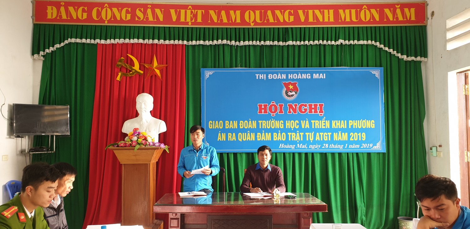 Đồng chí Nguyễn Văn Lĩnh - Bí thư đoàn xã Quỳnh Liên nêu một số khó khăn trong việc tuyên truyền