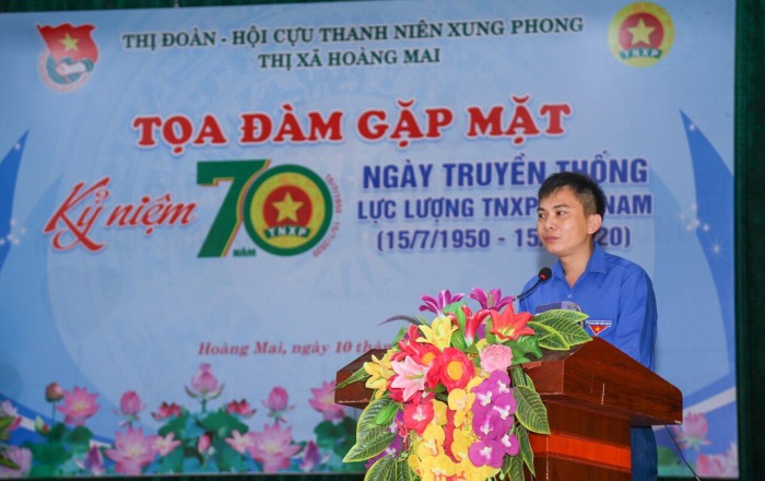 Đồng chí Nguyễn Văn Đức, PBT Thị đoàn phát biểu tri ân.