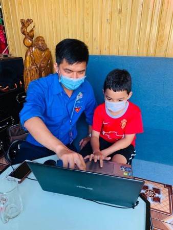 Hoàng Mai: Hưởng ứng chương trình “Cùng em học trực tuyến”