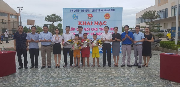 Hoàng Mai: Tổ chức khai mạc lớp dạy bơi Hè năm 2019