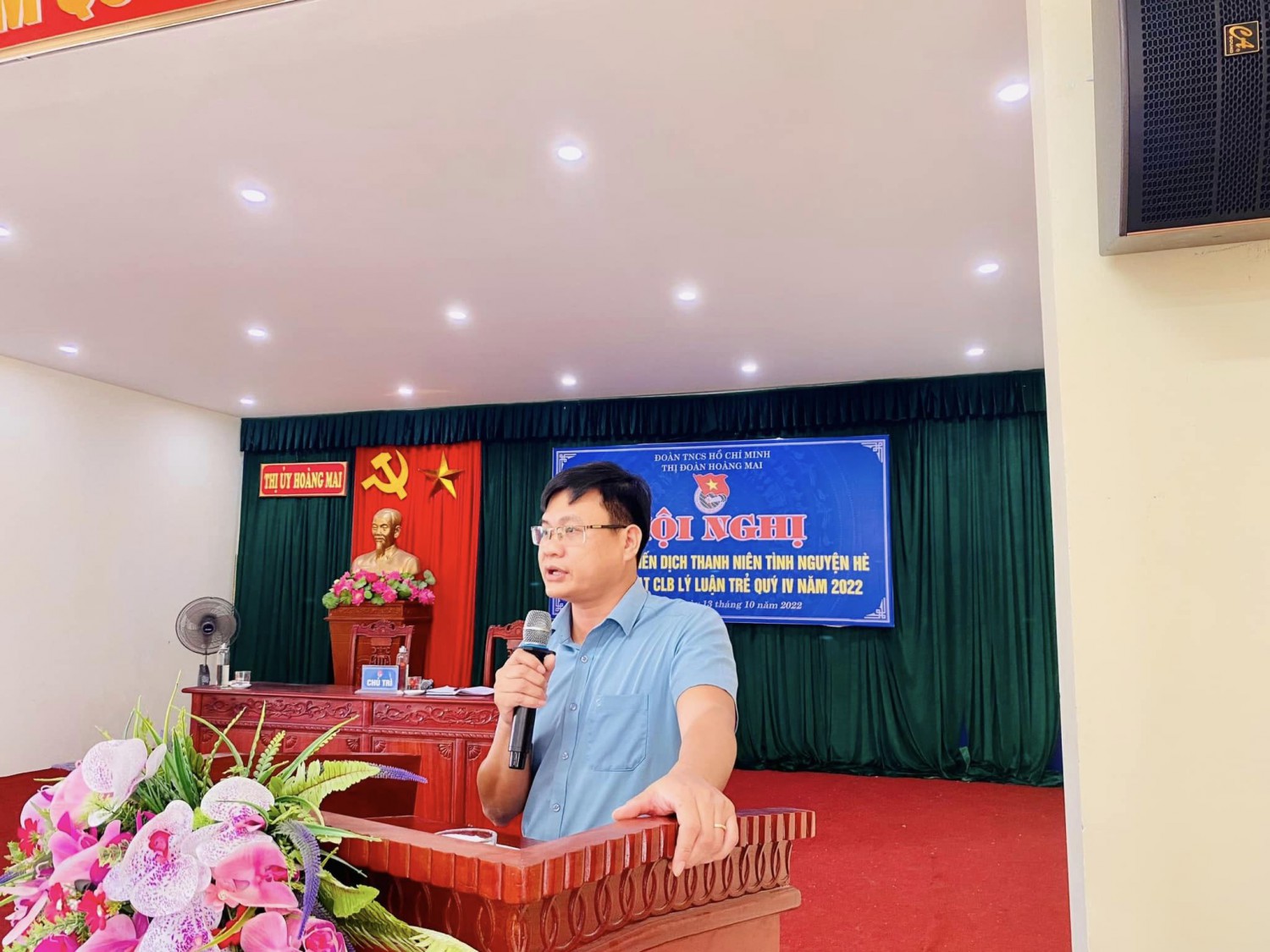 Đồng chí Đặng Văn Hoàng - Thị ủy viên, Phó Trường ban Tuyên Giáo thị ủy phát biểu tại hội nghị