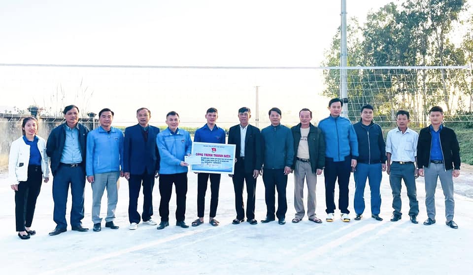 Hoàng Mai: Xây dựng công trình thanh niên sân bóng chuyền tại xã Quỳnh Trang